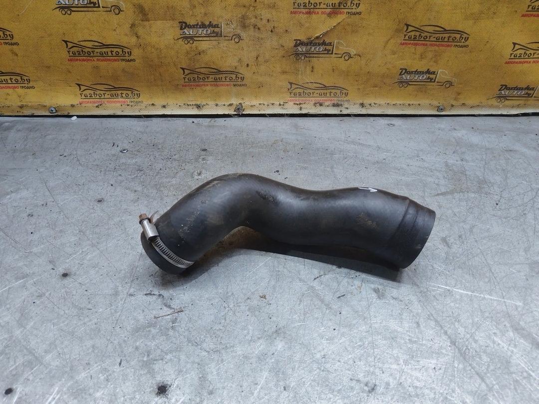 Патрубок интеркулера N06UHG Opel Zafira