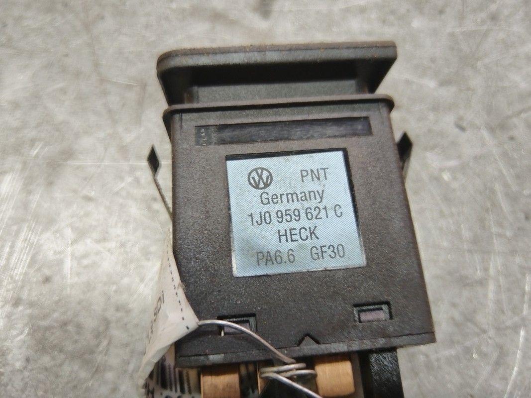 Кнопка подогрева заднего стекла KBT31X Volkswagen Golf купить в магазине запчастей бу