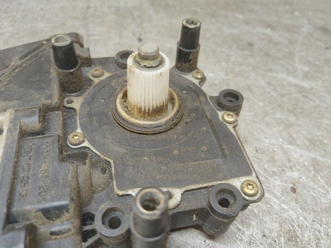 Моторчик стеклоподъемника передний левый 9C2SW5 Audi A4 купить