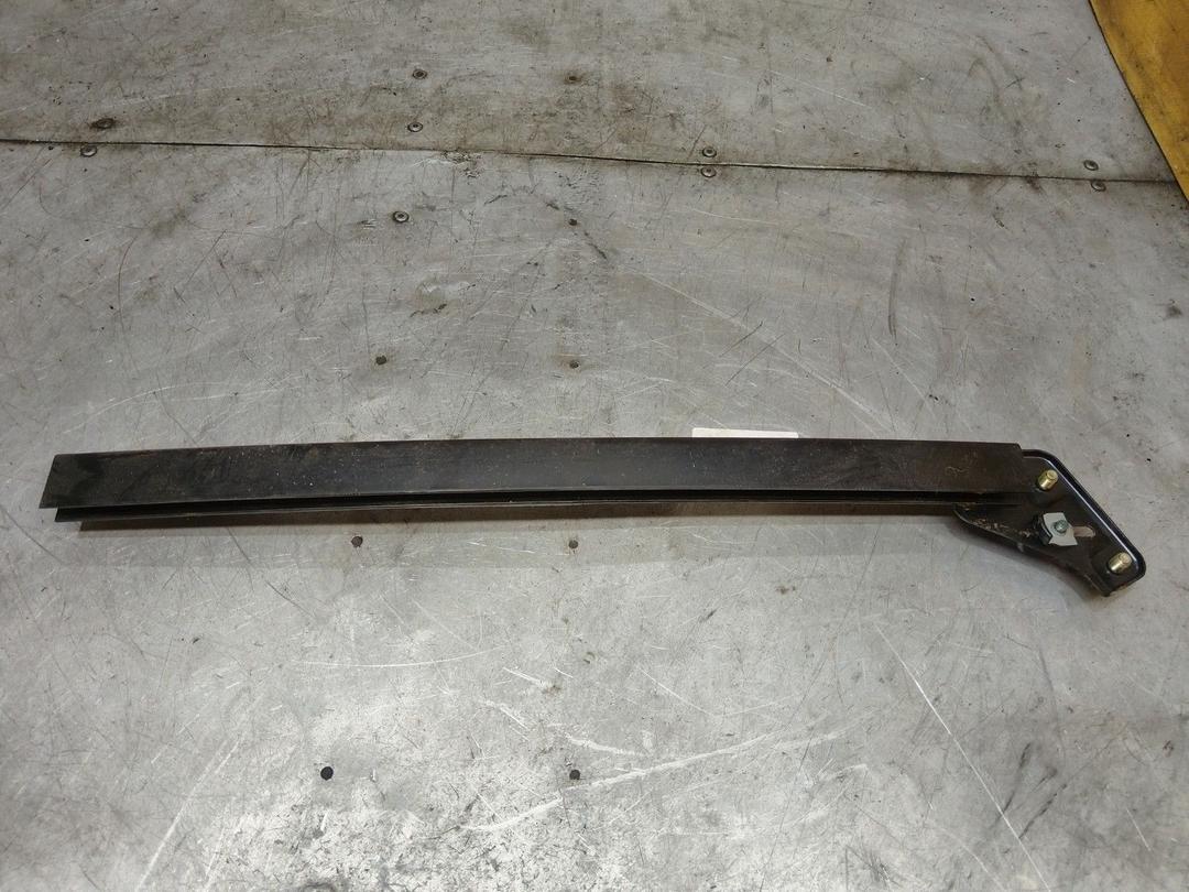 Направляющая стекла C8RL97 Subaru Forester купить с доставкой