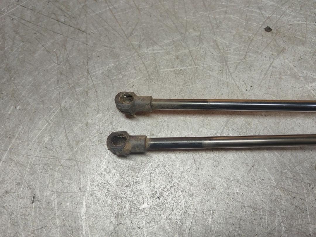 Амортизатор крышки багажника (3-5 двери) M8H8M1 Hyundai Matrix купить с доставкой