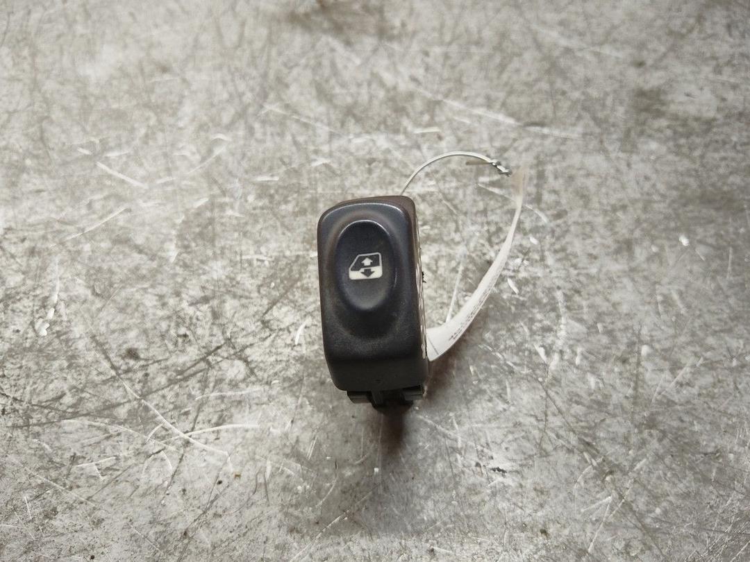 Кнопка стеклоподъемника переднего правого PGFJOF Renault Clio - Фото 1