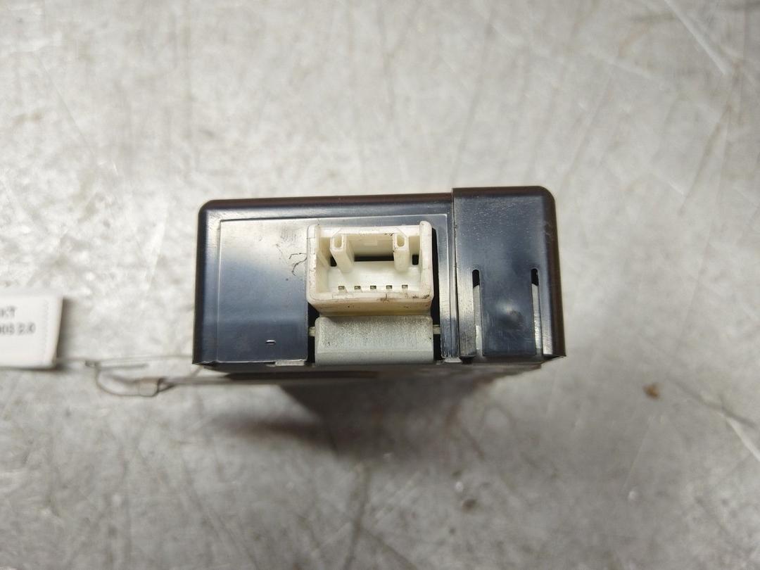 Реле (прочие) E00XKT Toyota Avensis Verso - Фото 3