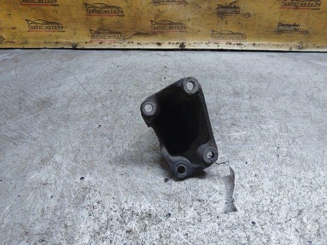 Кронштейн КПП 3T2653 Audi A4 купить в магазине запчастей бу