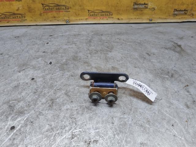 Петля крышки багажника B0R0VJ Toyota Corolla купить на авторазборке