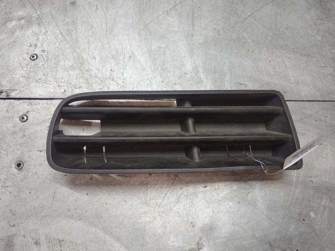 Заглушка (решетка) в бампер передний 1F0S55 Volkswagen Golf