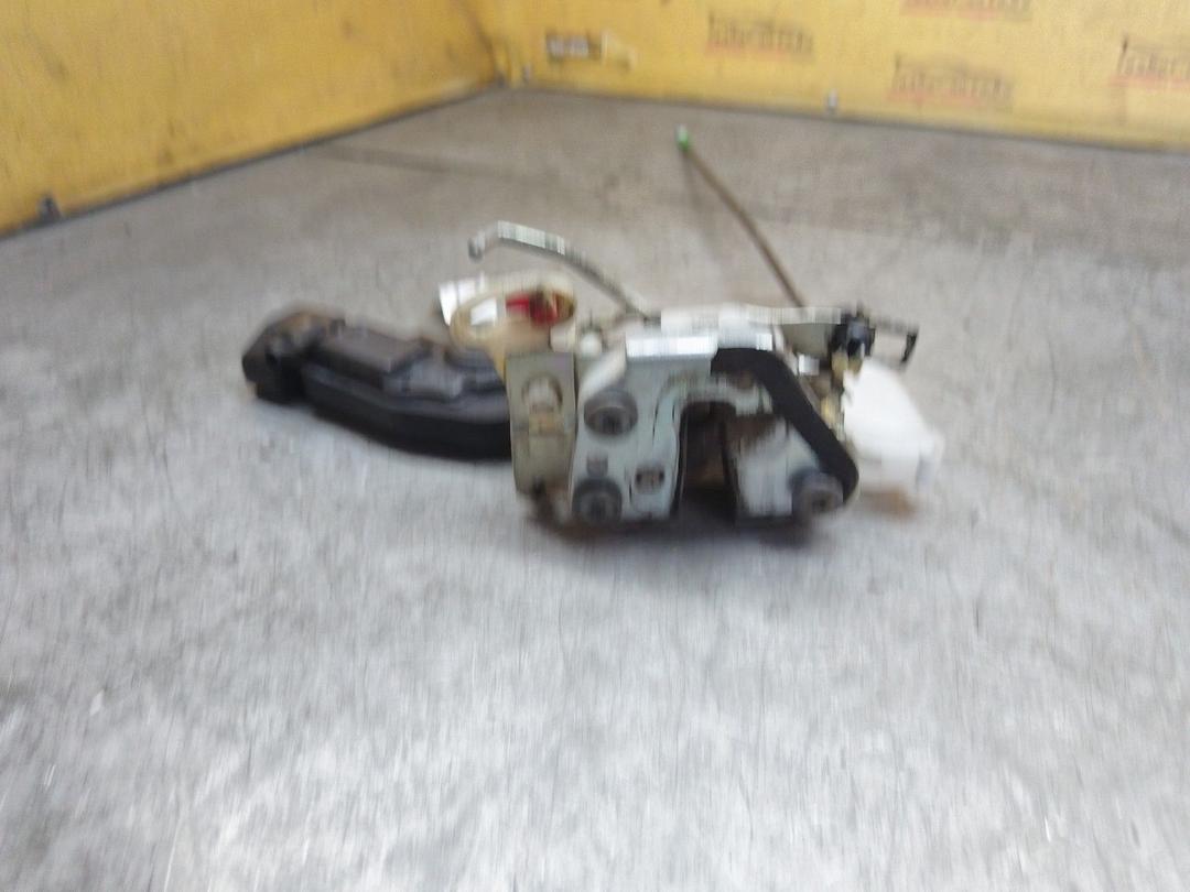 Замок двери передней левой 6J7C5P Toyota Aygo