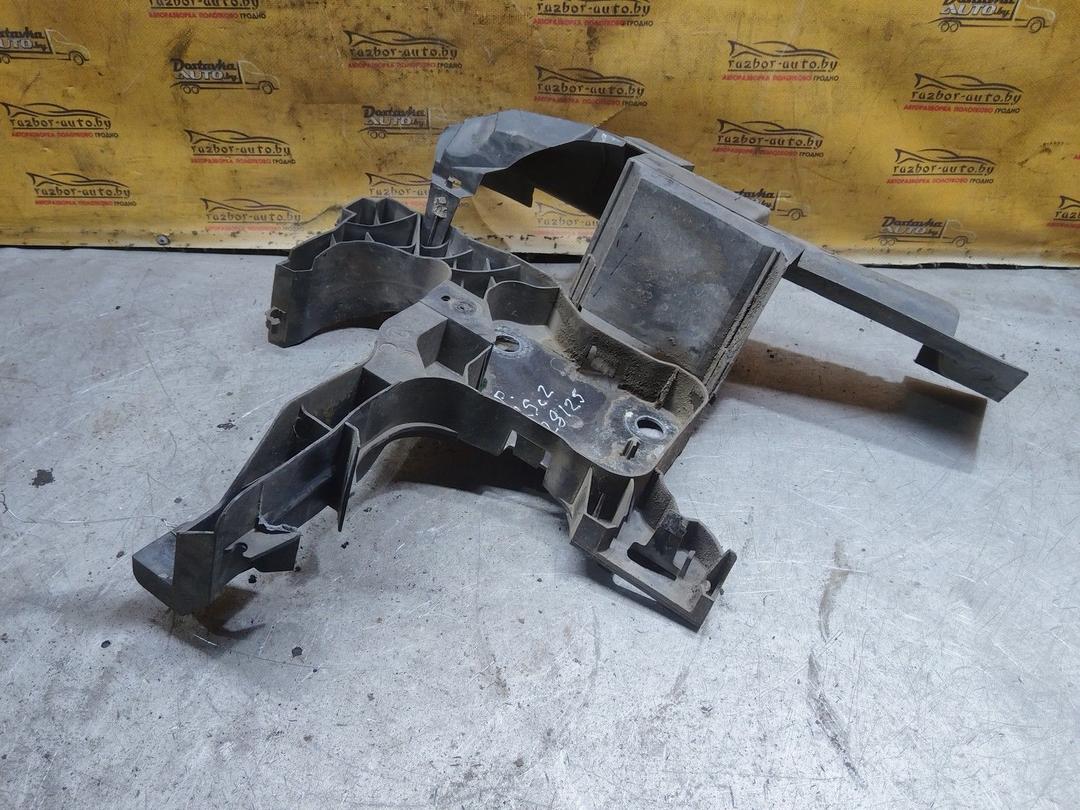 Крепление фары правой FFX9G3 Renault Scenic