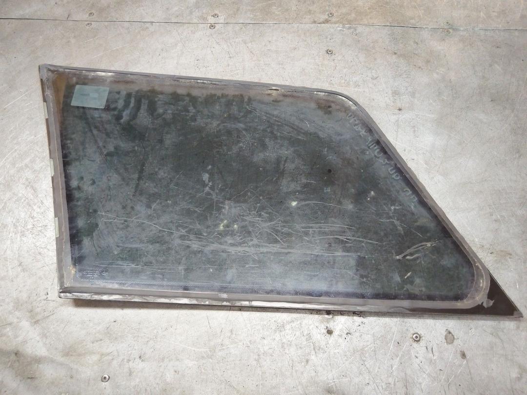 Стекло кузовное боковое правое XV8UHI Audi A4 купить