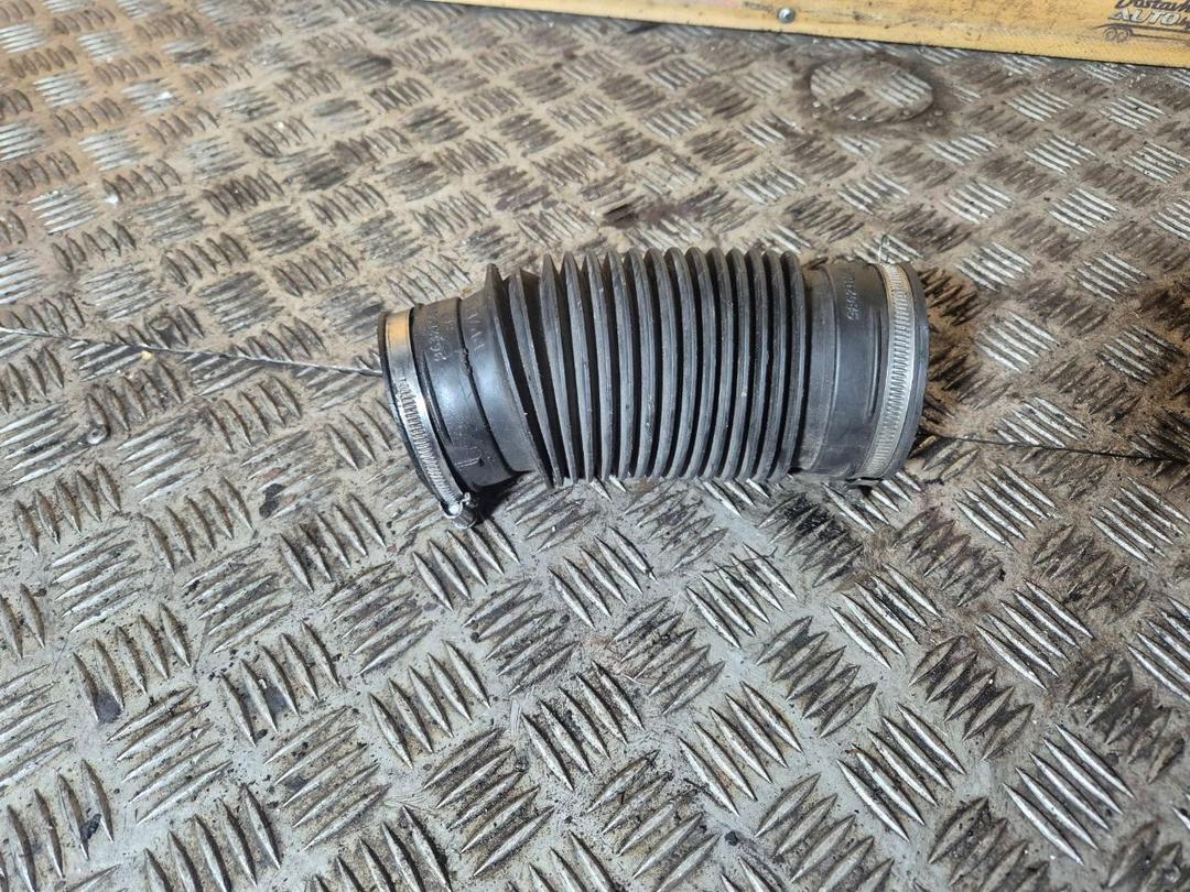 Патрубок воздушного фильтра RHL7VX Peugeot 607