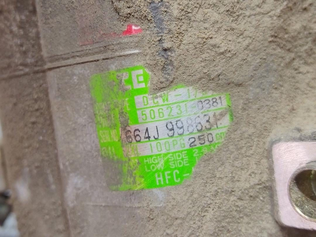 Компрессор кондиционера 32S3SV Audi A4 undefined