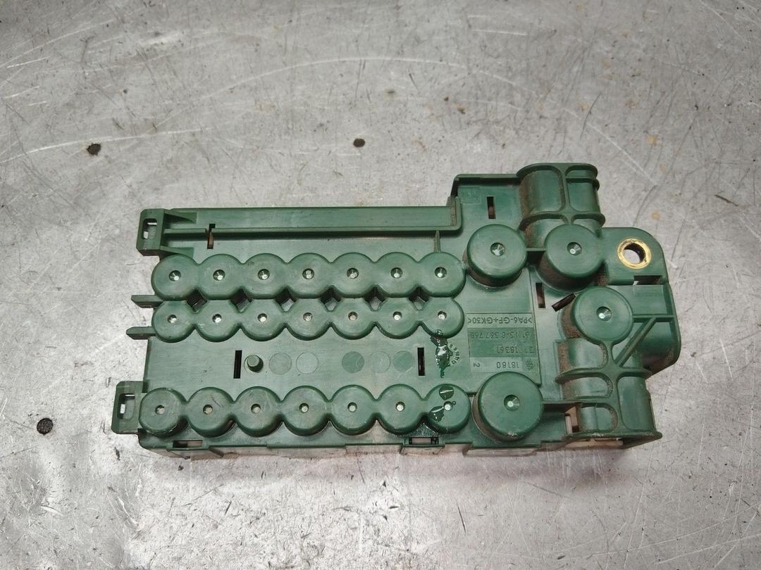 Блок предохранителей D9FT96 BMW 5 E39