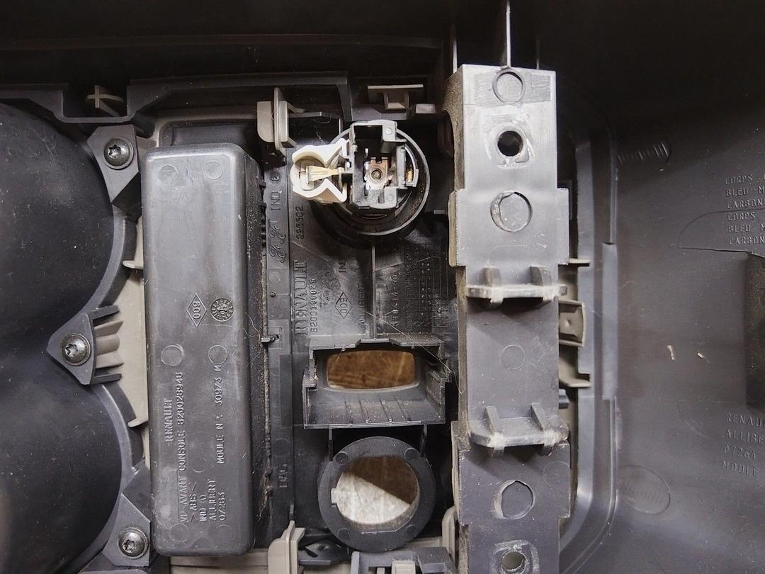 Консоль салона (кулисная часть) RBF5TH Renault Espace купить с доставкой. Огромный выбор салонов. У нас есть практически все.