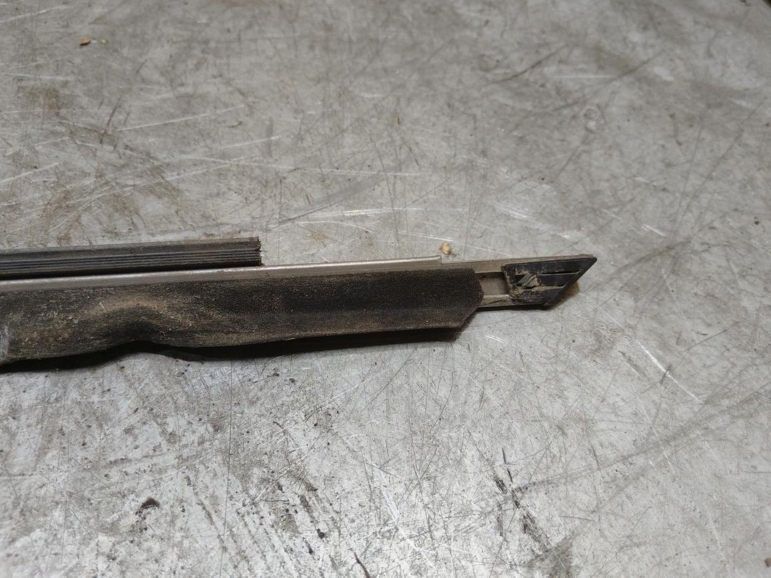 Молдинг стекла двери передней правой наружный CMQQTT Audi 100 купить с доставкой