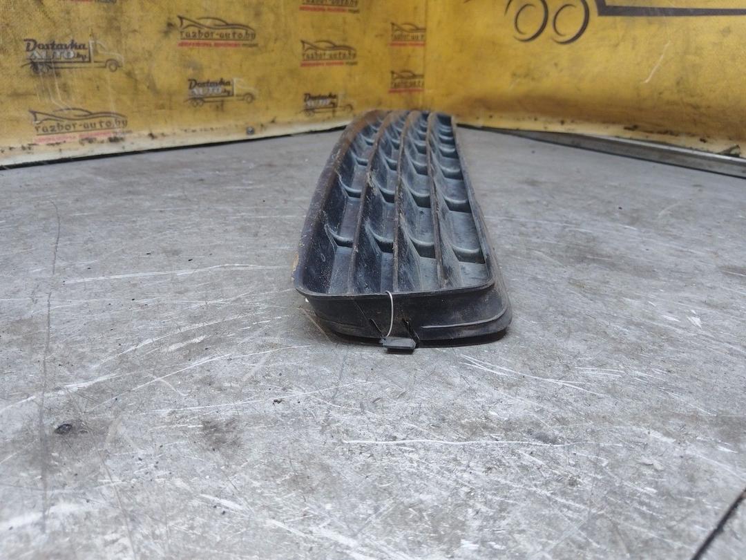 Заглушка (решетка) в бампер передний SZP92I Audi 80 купить с доставкой