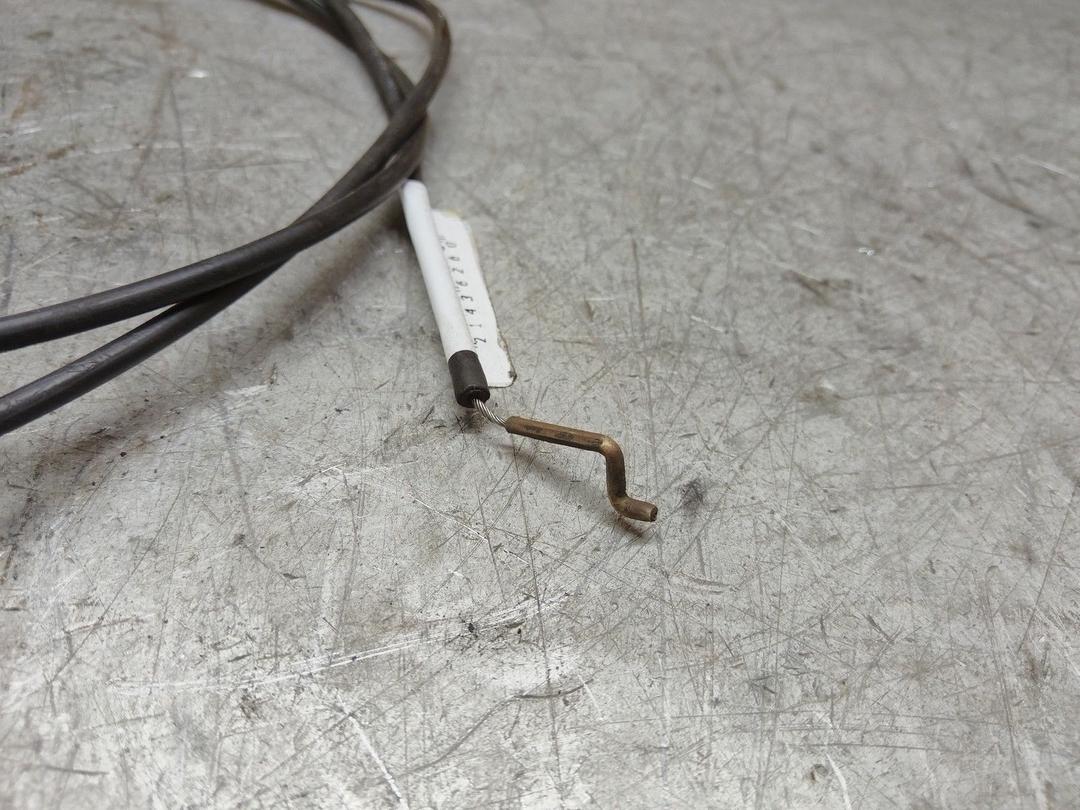 Трос капота E482EK Peugeot 406 - Фото 2