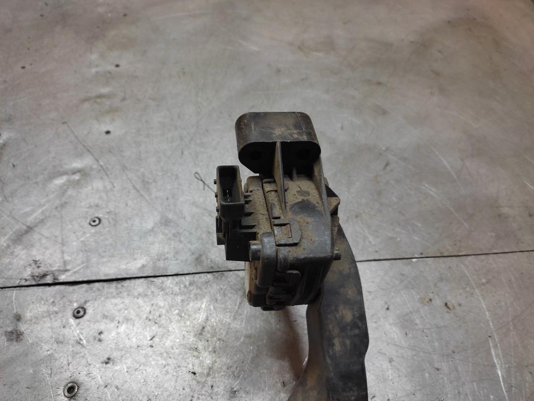 Педаль газа 0QOZK1 Opel Zafira купить с доставкой