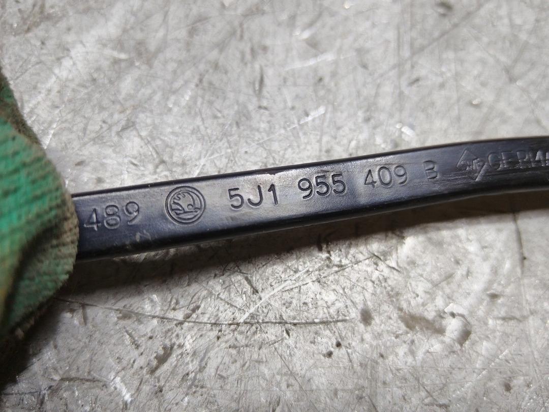 Щеткодержатель (поводок стеклоочистителя, дворник) IJLGR1 Skoda Fabia купить с доставкой