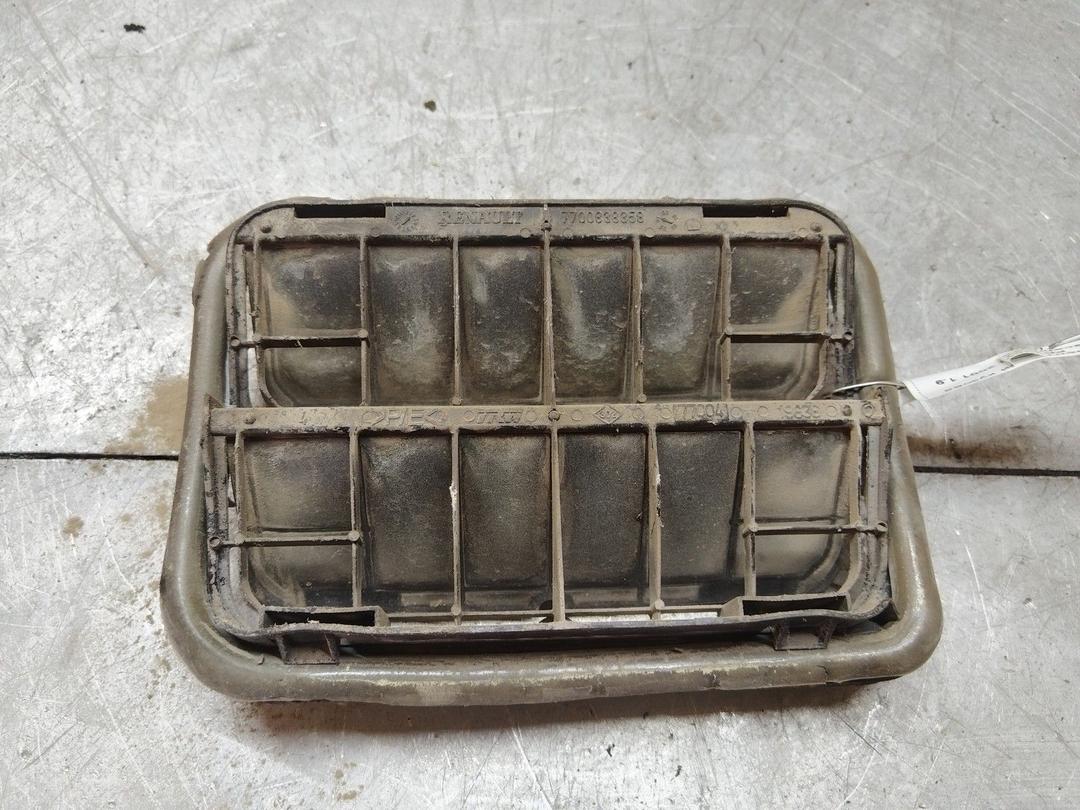 Решетка вентиляции кузова PR442J Renault Scenic RX4 купить