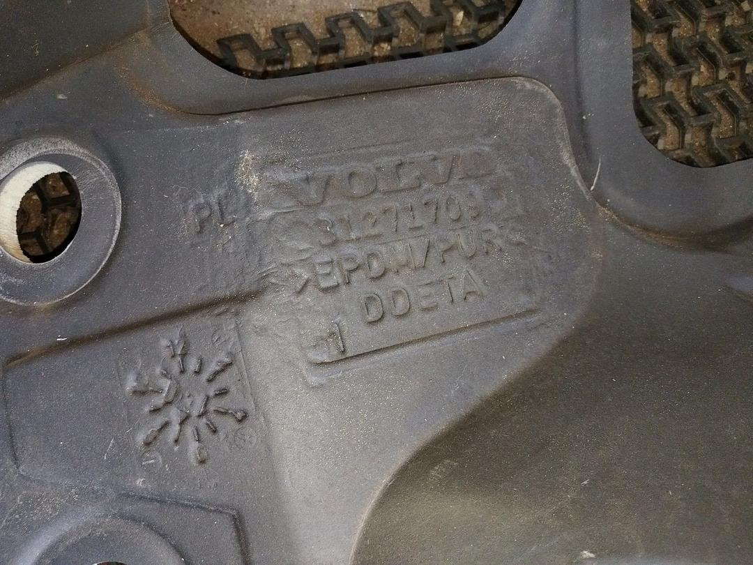 Шумоизоляция моторного отсека IG35QR Volvo XC70 купить в магазине запчастей бу