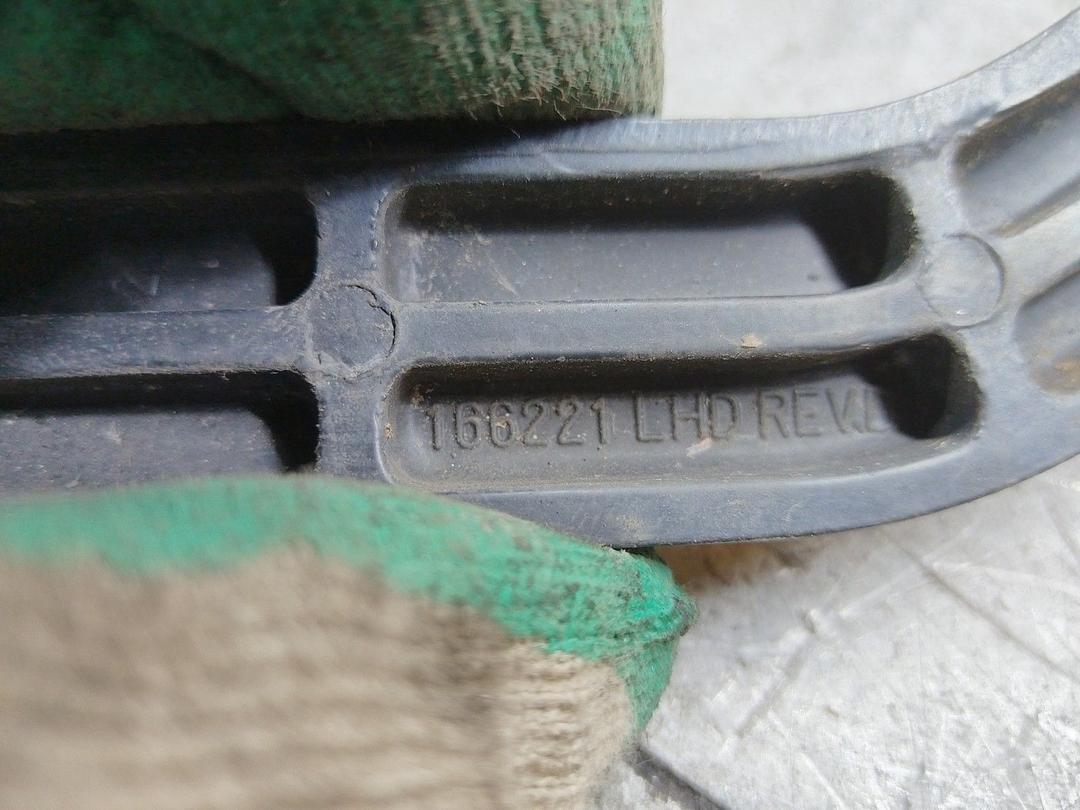 Щеткодержатель (поводок стеклоочистителя, дворник) 399Z5I Opel Vectra купить в магазине запчастей бу