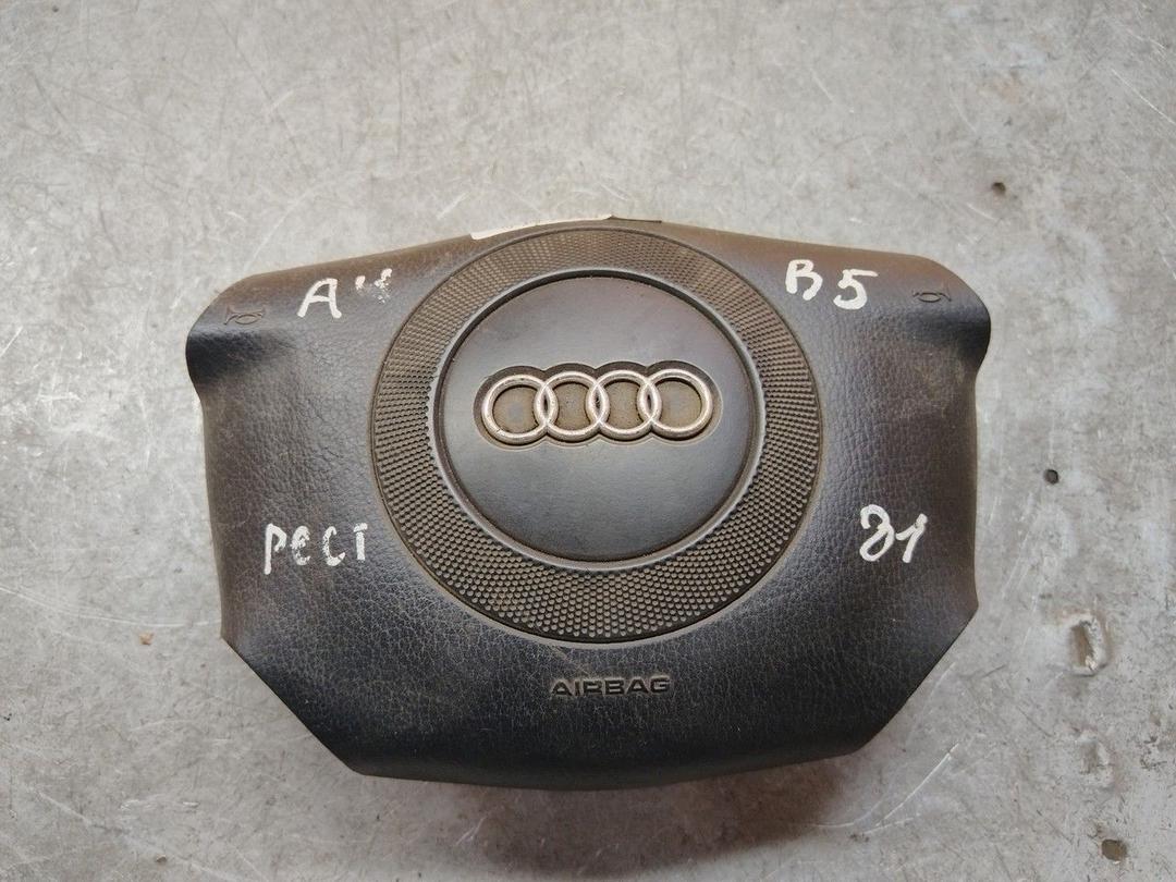 Подушка безопасности водителя L3L1ZN Audi A4