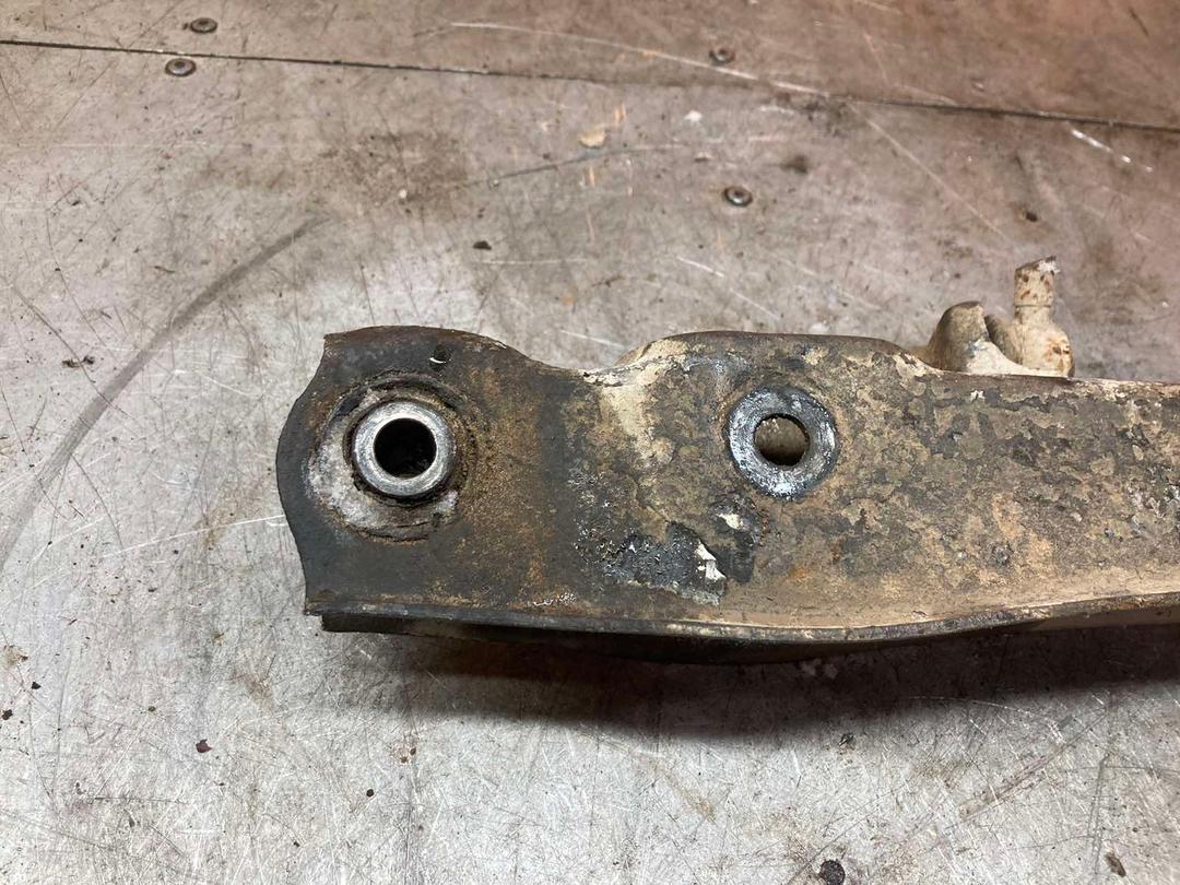 Рычаг задний P6L1NG Volvo V40 undefined