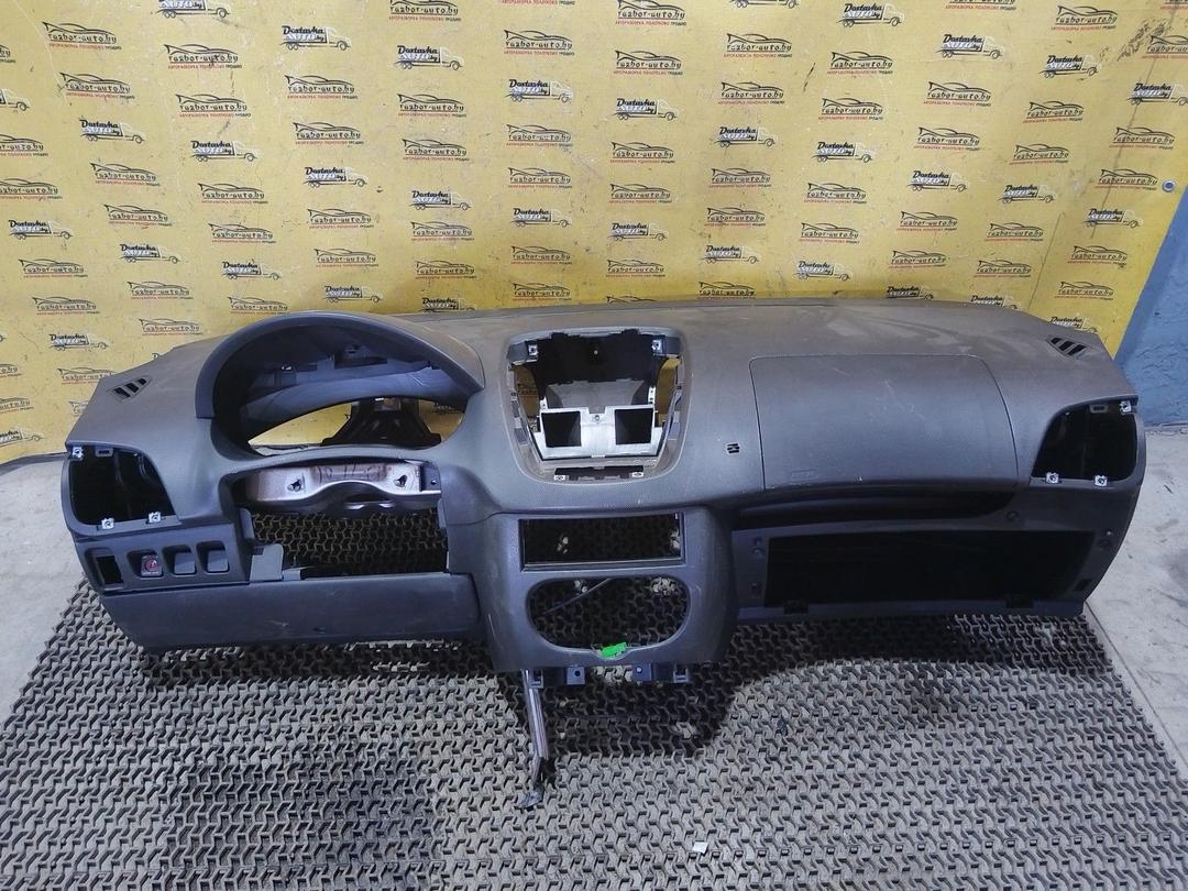 Панель передняя салона (торпедо) P8T86X Peugeot 206