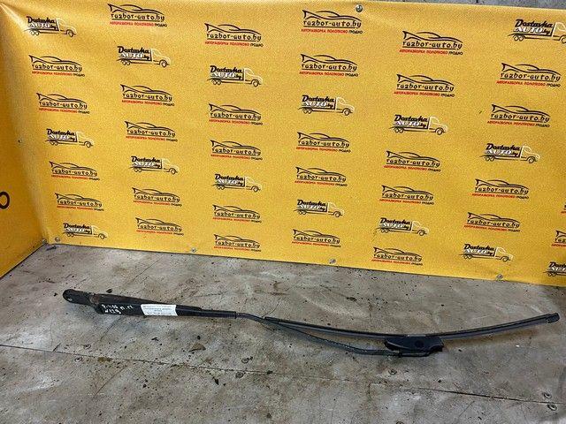 Щеткодержатель (поводок стеклоочистителя, дворник) 7ZT2W9 Peugeot 406 - Фото 1