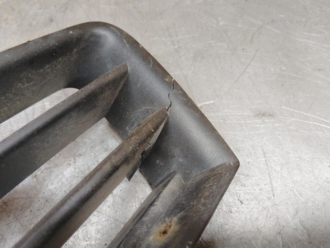 Заглушка (решетка) в бампер передний 86O7KG Volkswagen Passat купить с доставкой. Огромный выбор запчастей и марок авто. У нас есть практически все.