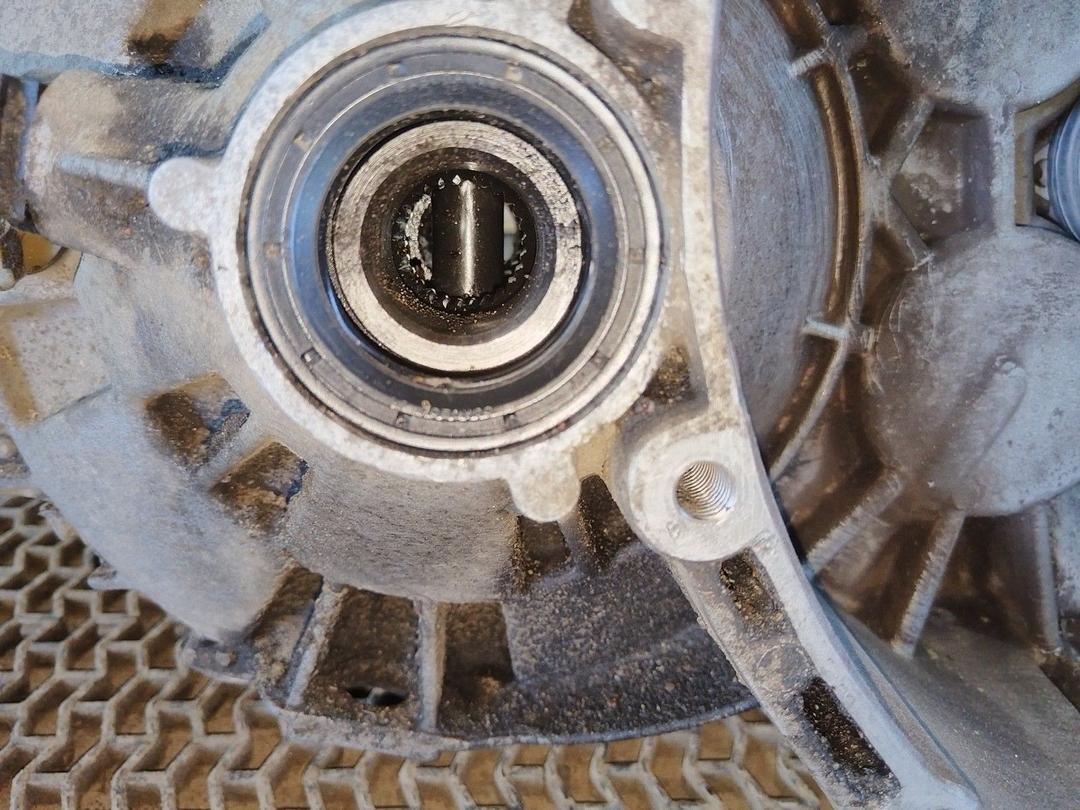 КПП механическая (МКПП) 5-ступенчатая B09224 Renault Safrane купить в магазине запчастей бу