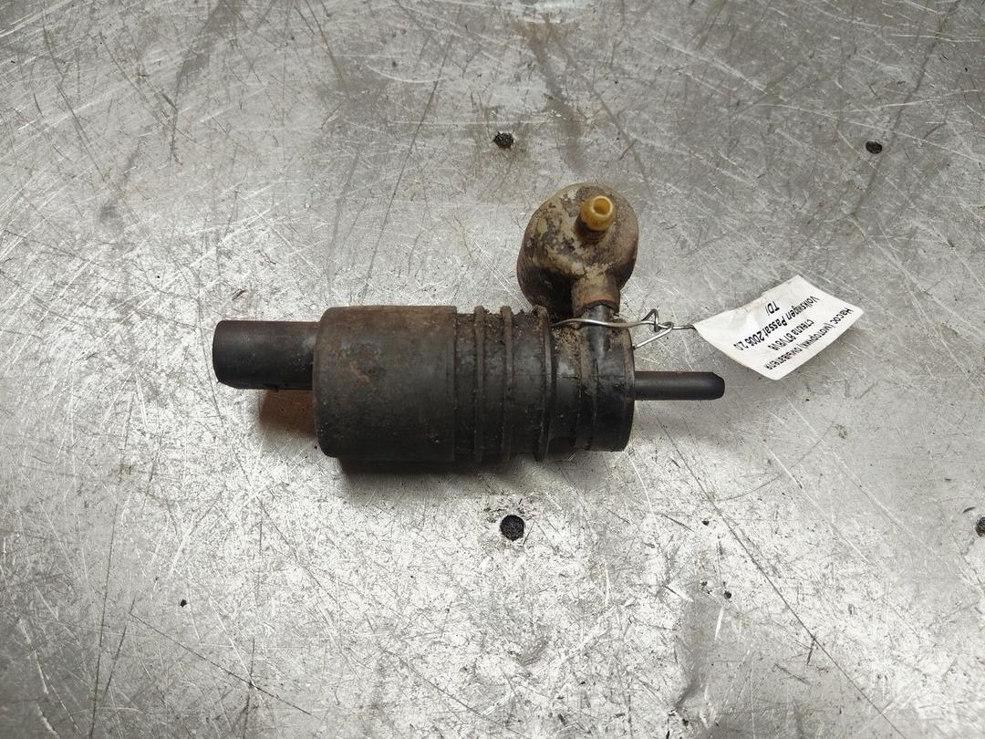 Насос (моторчик) омывателя стекла 87V8V6 Volkswagen Passat - Фото 2