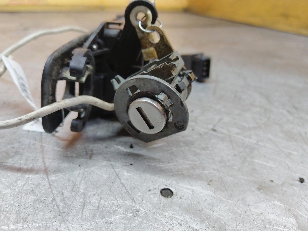 Ручка наружная передняя левая XF3LJH Audi 80 купить в магазине запчастей бу