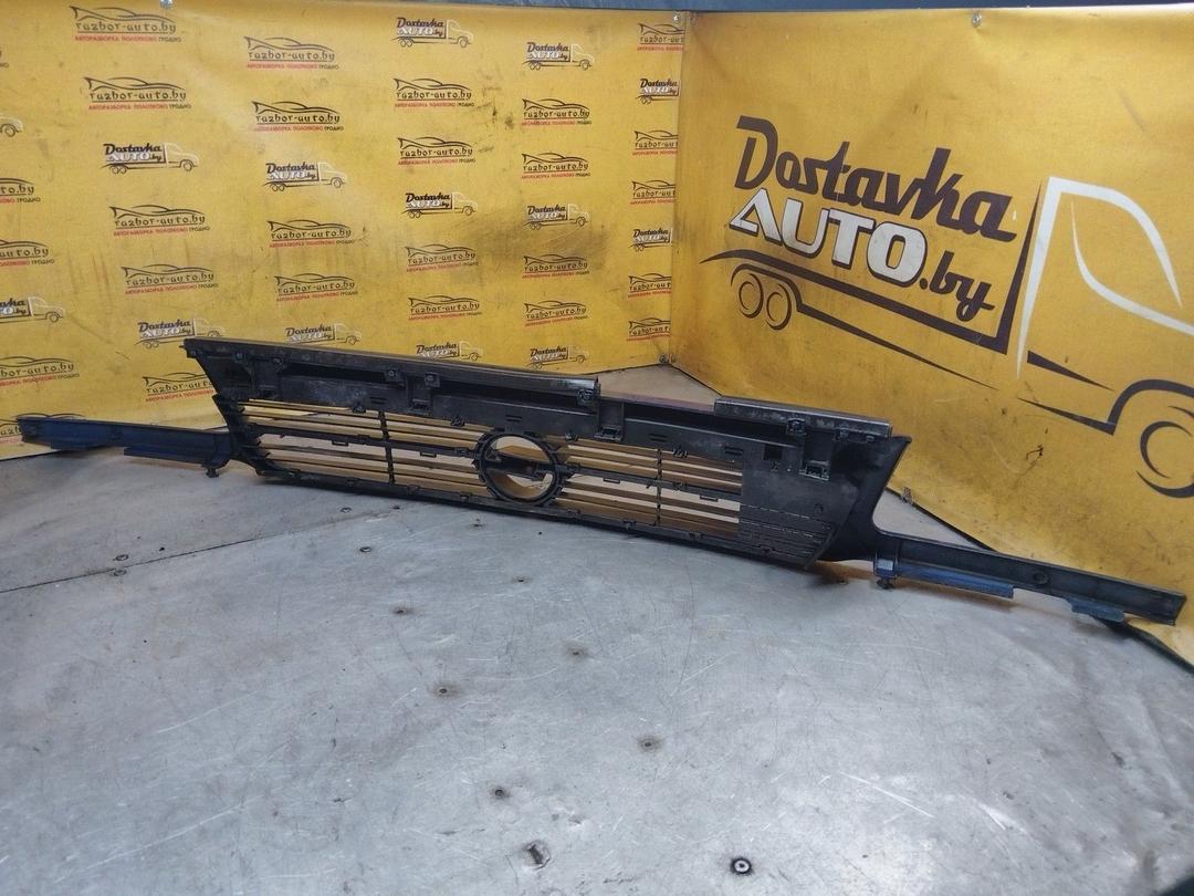 Решетка радиатора UJ72R4 Opel Astra купить на авторазборке