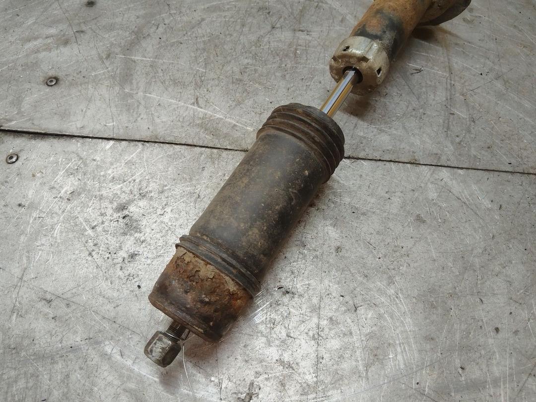 Амортизатор задний правый VYQ0O1 Mitsubishi Carisma - Фото 2