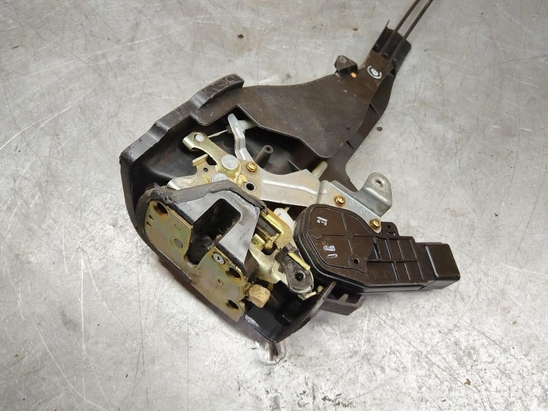 Замок двери задней левой 0DE6WJ Toyota Avensis Verso - Фото 2