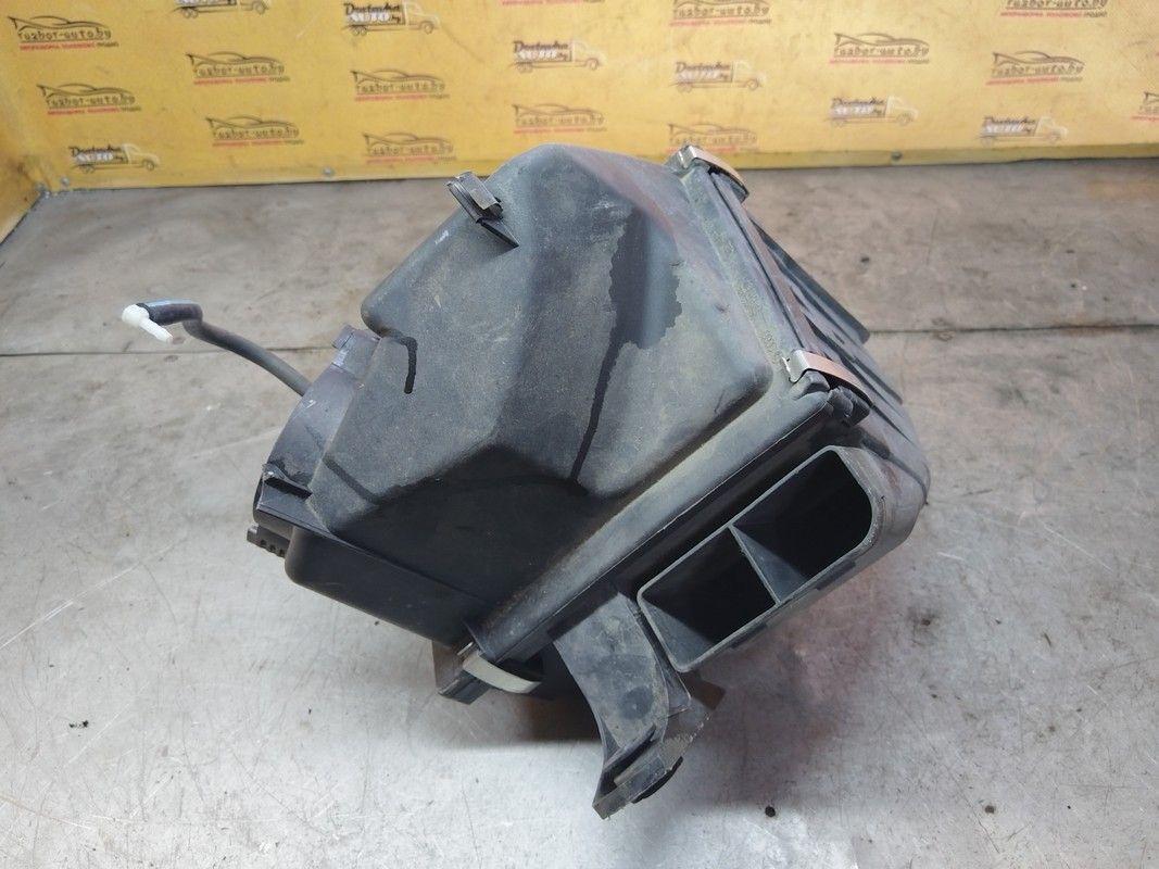 Корпус воздушного фильтра 0UJ1R4 Audi A6