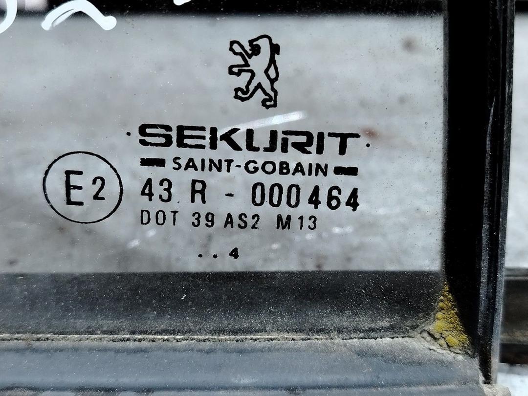 Стекло двери задней правой 2QUFTO Peugeot 106 - Фото 2