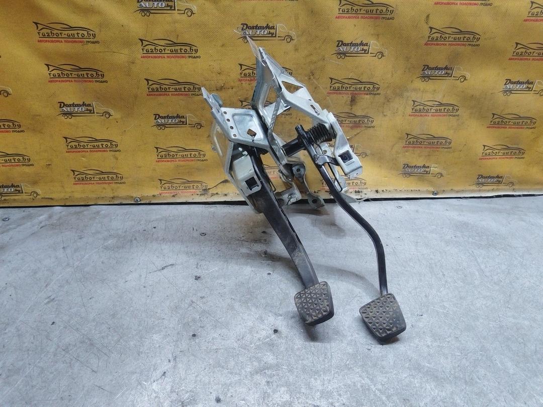 Узел педальный (блок педалей) SDE82E Opel Astra купить