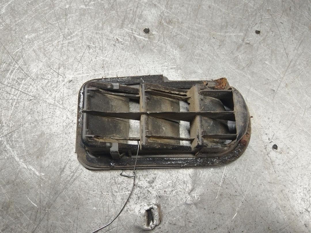 Решетка вентиляции кузова I21APH Toyota Yaris Verso купить