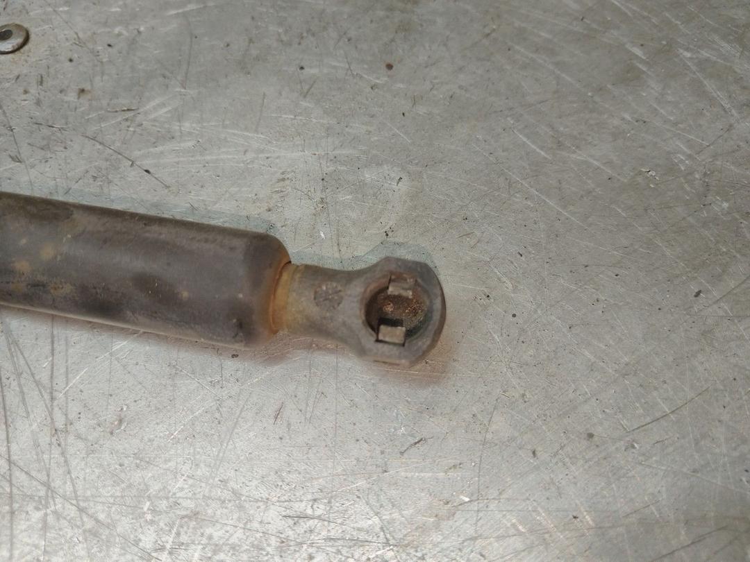 Амортизатор крышки багажника (3-5 двери) BHLE58 Peugeot 307 - Фото 2