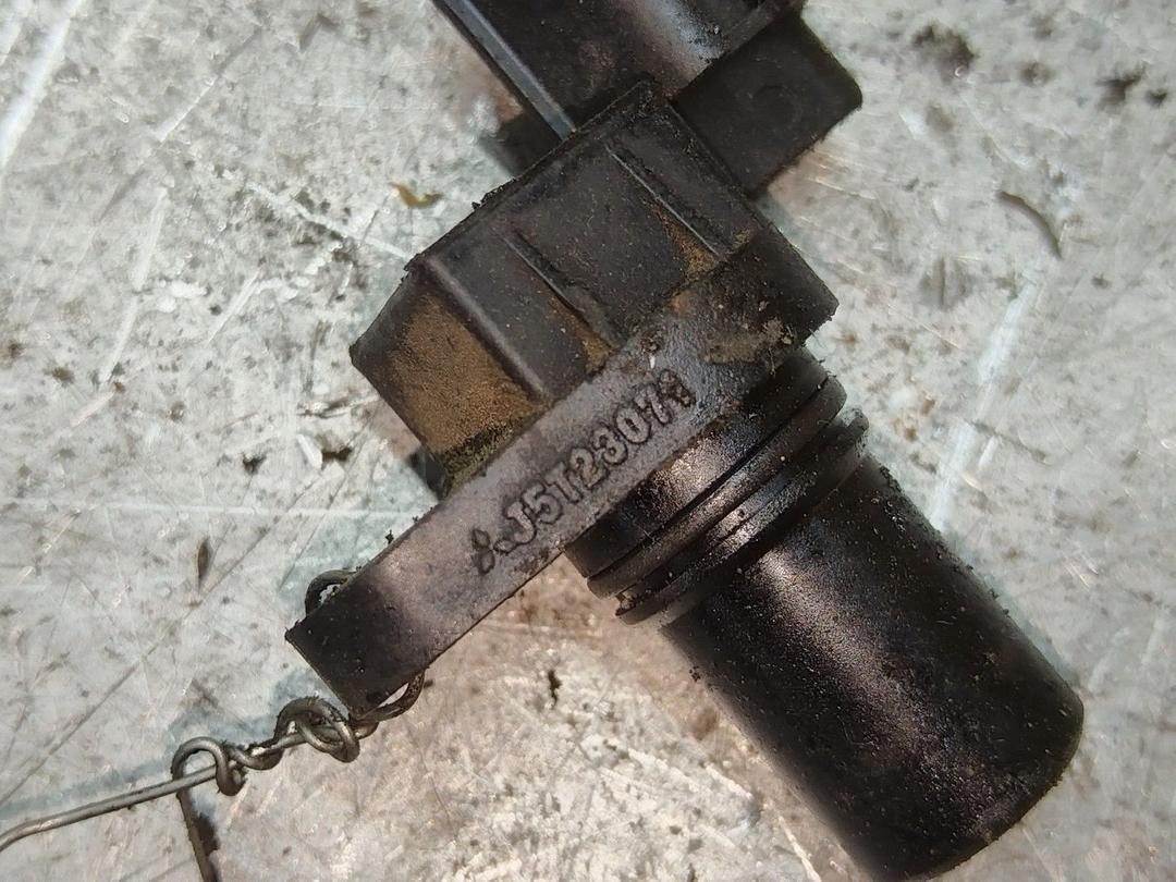 Датчик распредвала 3T8O5B Mitsubishi Carisma - Фото 2