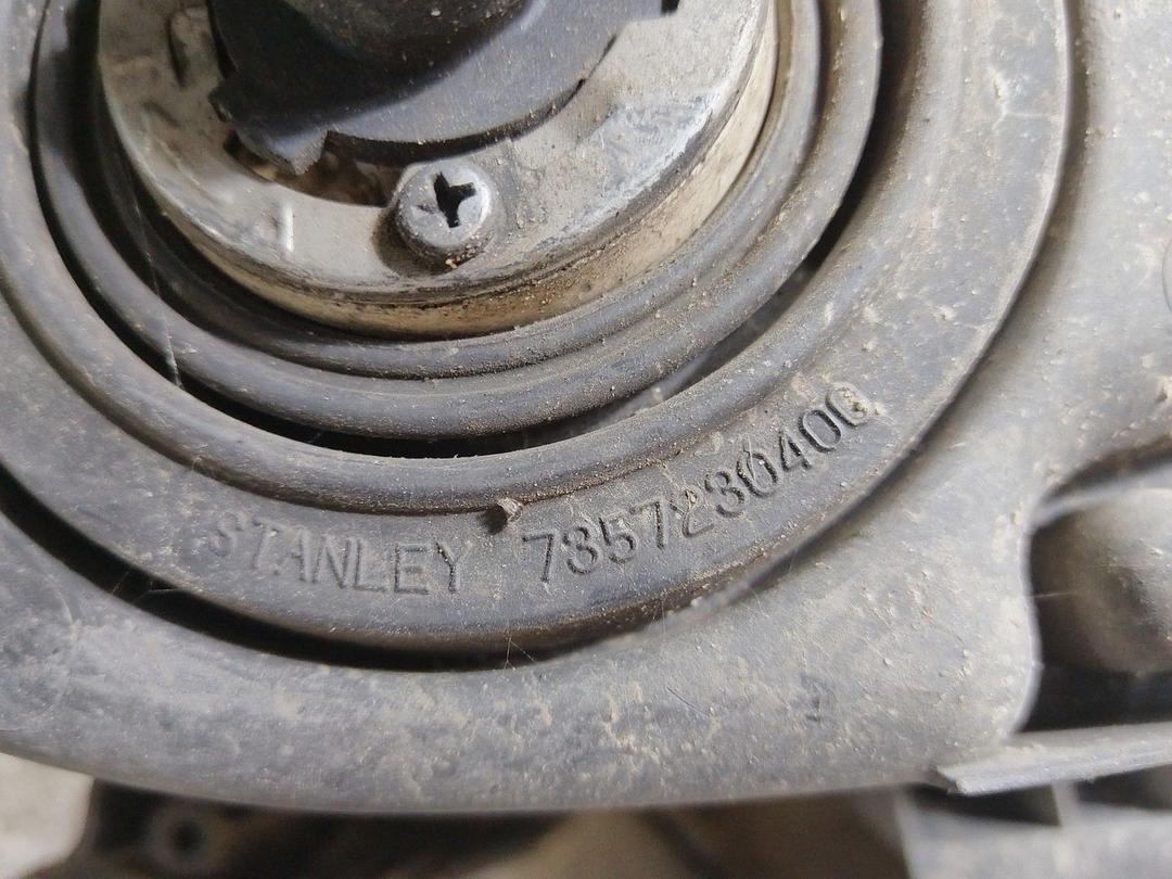 Фара правая 7OXRK2 Toyota Corolla Verso undefined