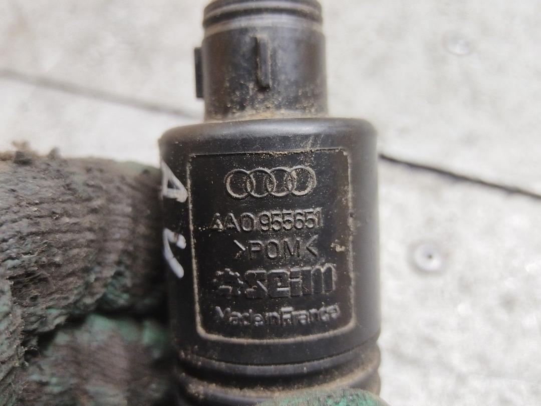 Насос (моторчик) омывателя стекла заднего AYJL7H Audi A4 купить в магазине запчастей бу