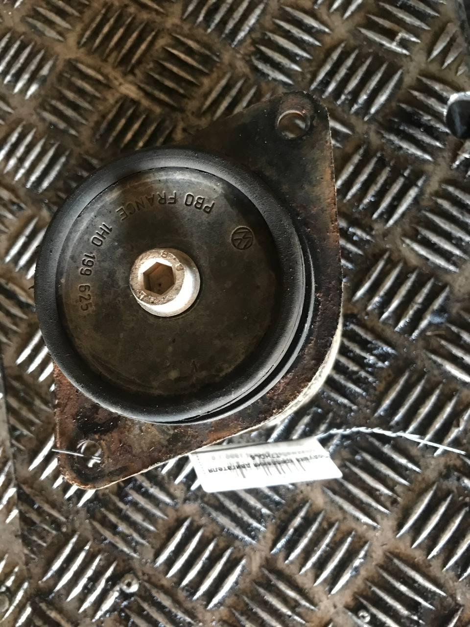Подушка крепления двигателя XN6P2A Volkswagen Passat
