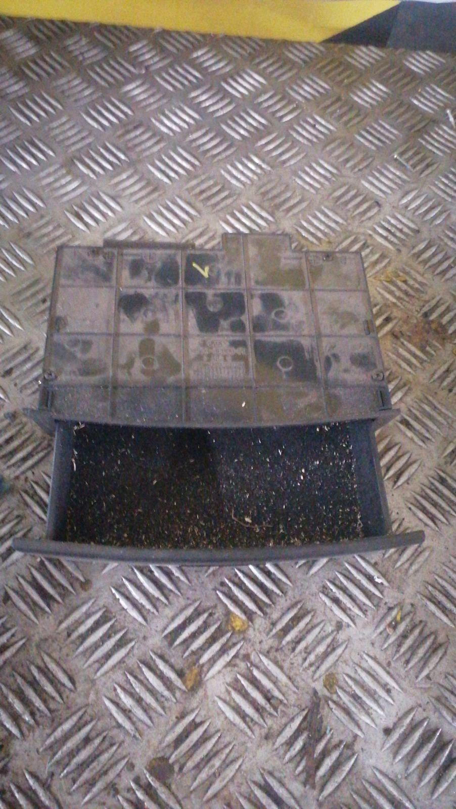 Вещевой ящик центральной консоли B8MXKJ Kia Sorento