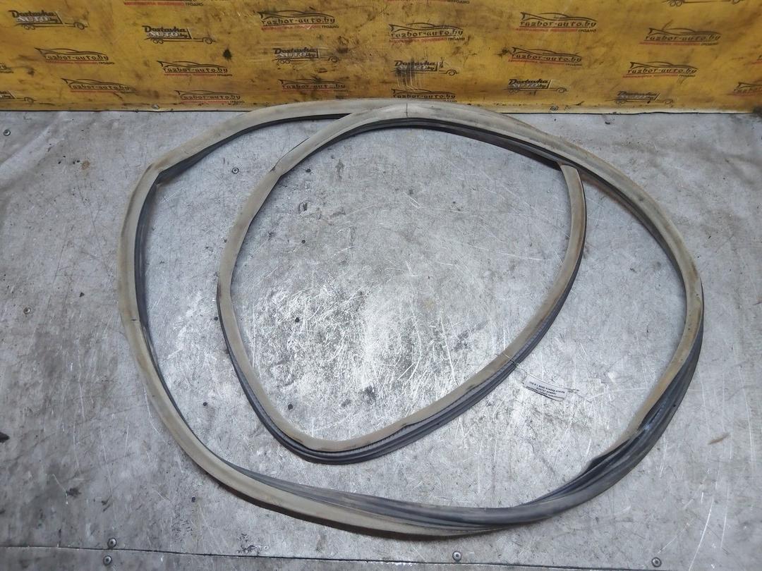 Уплотнитель двери передней правой J2J2CX Renault Espace купить в магазине запчастей бу