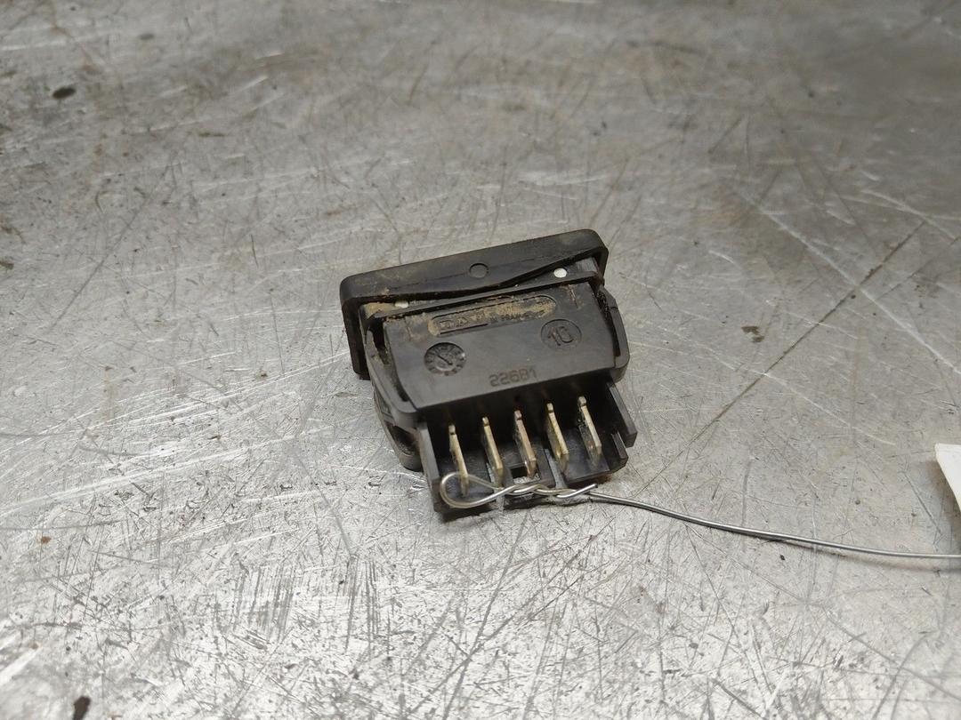 Кнопка стеклоподъемника 2X21MF Citroen Saxo купить