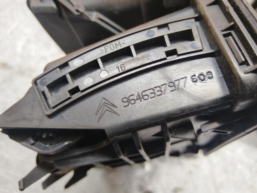 Дефлектор обдува салона 8YBTBS Citroen C4 купить на авторазборке