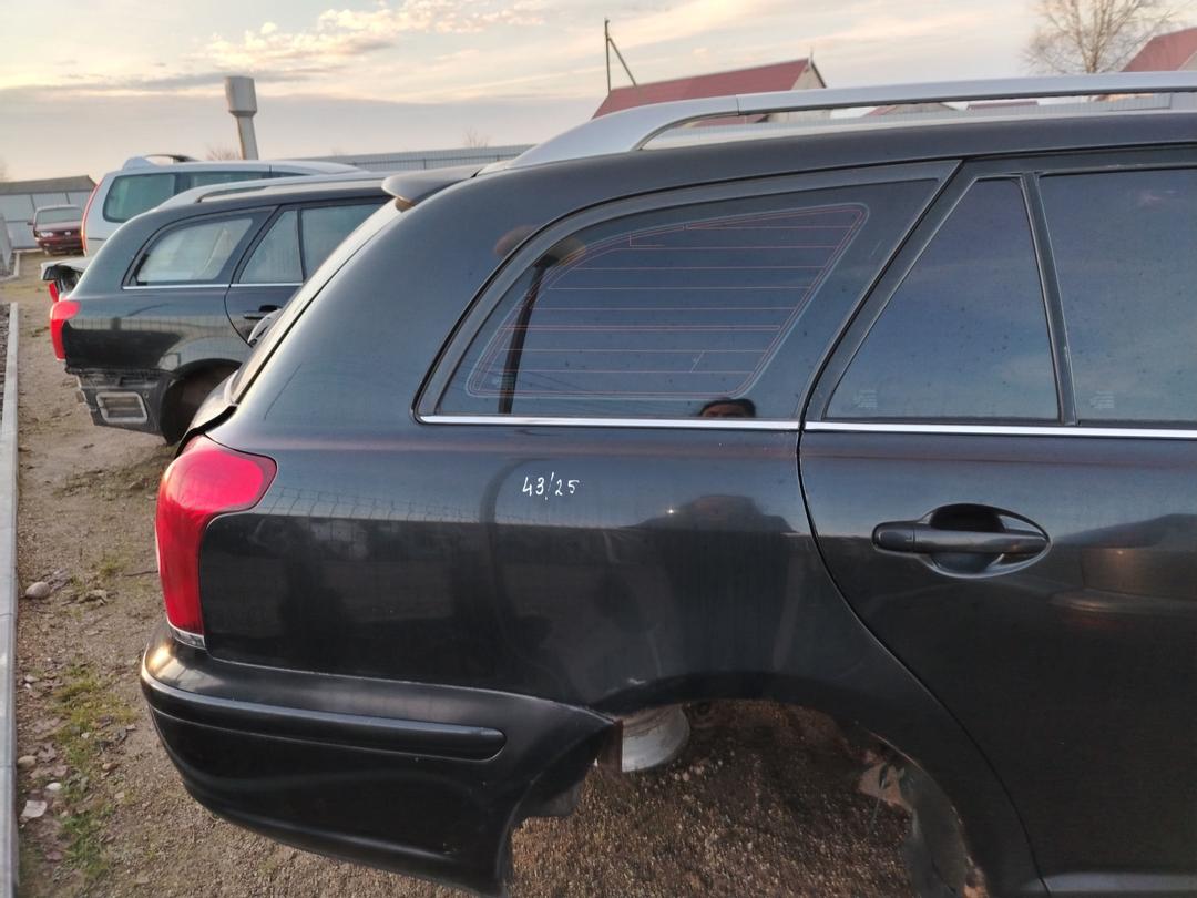 Крыло заднее правое B61MWJ Toyota Avensis